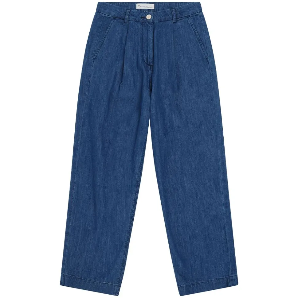 Denim pants dam