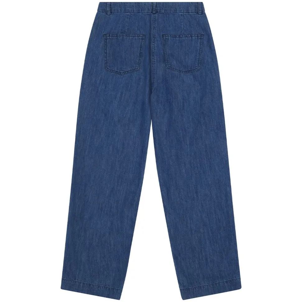 Denim pants dam